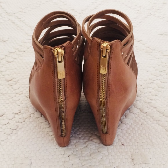 VINCE CAMUTO Leather Strap Shoes - Picture 4 of 15